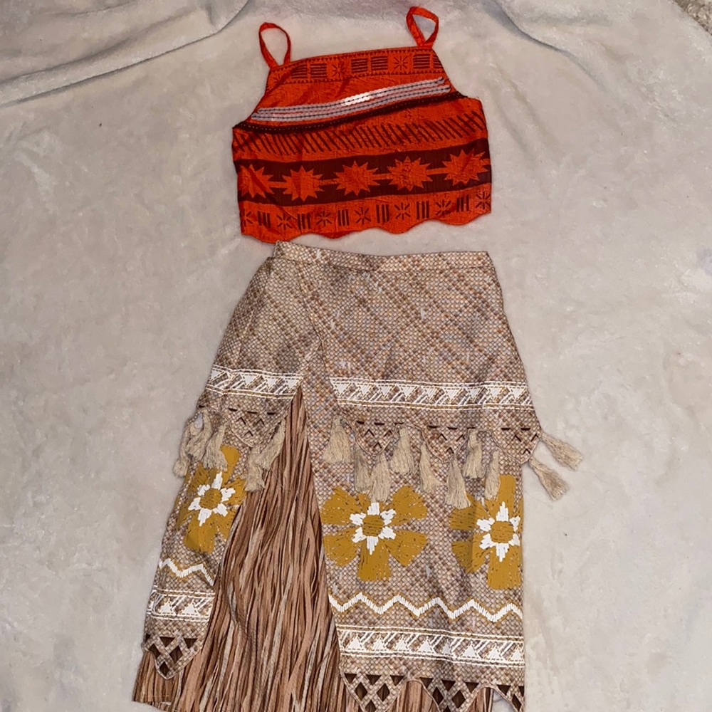 2 piece Disney Store Moana costume size 7/8 girl’s,in excellent used condition!